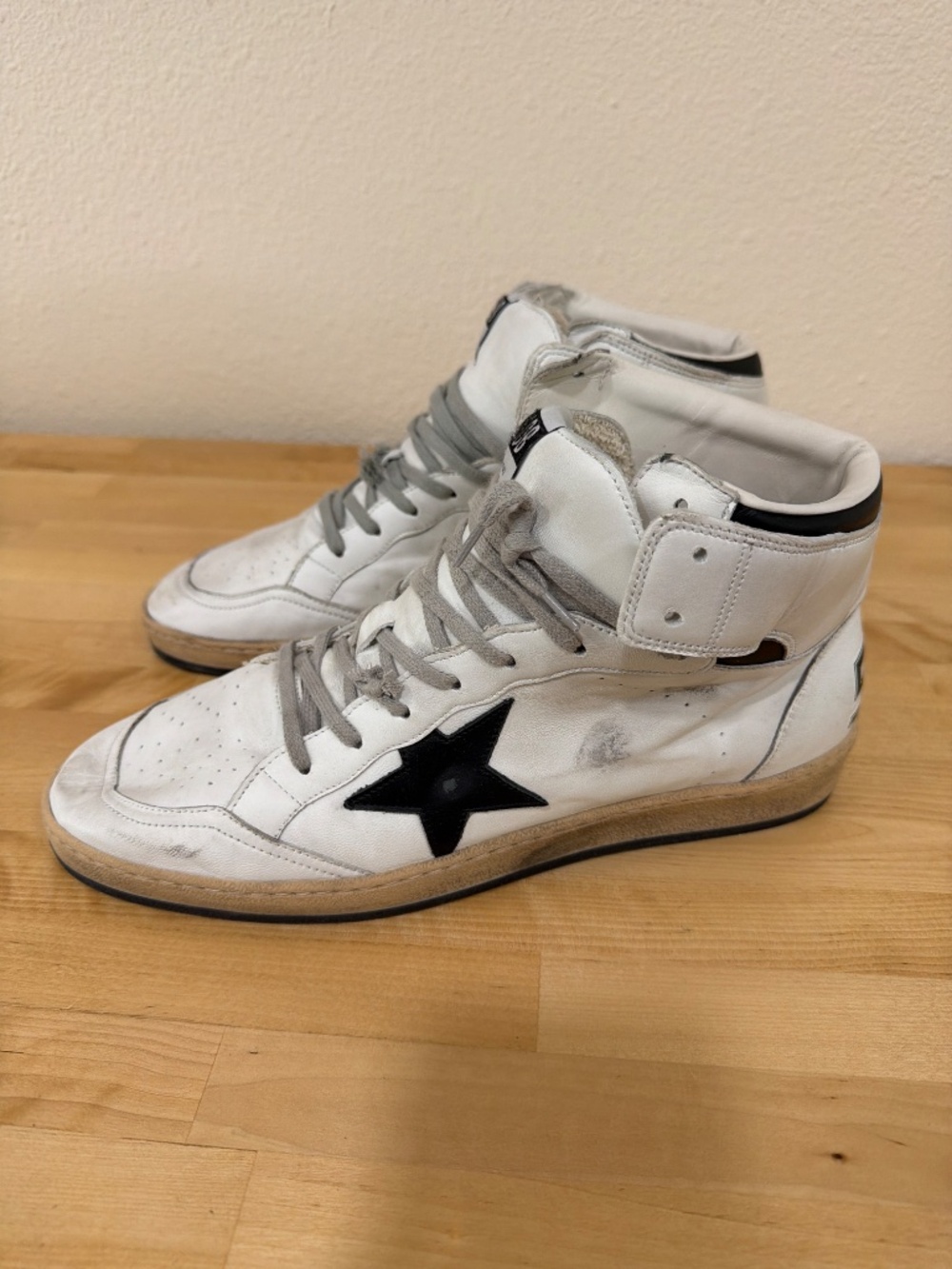 Golden Goose men’s SkyStar shoes. Size EU45 - Picture 3 of 5